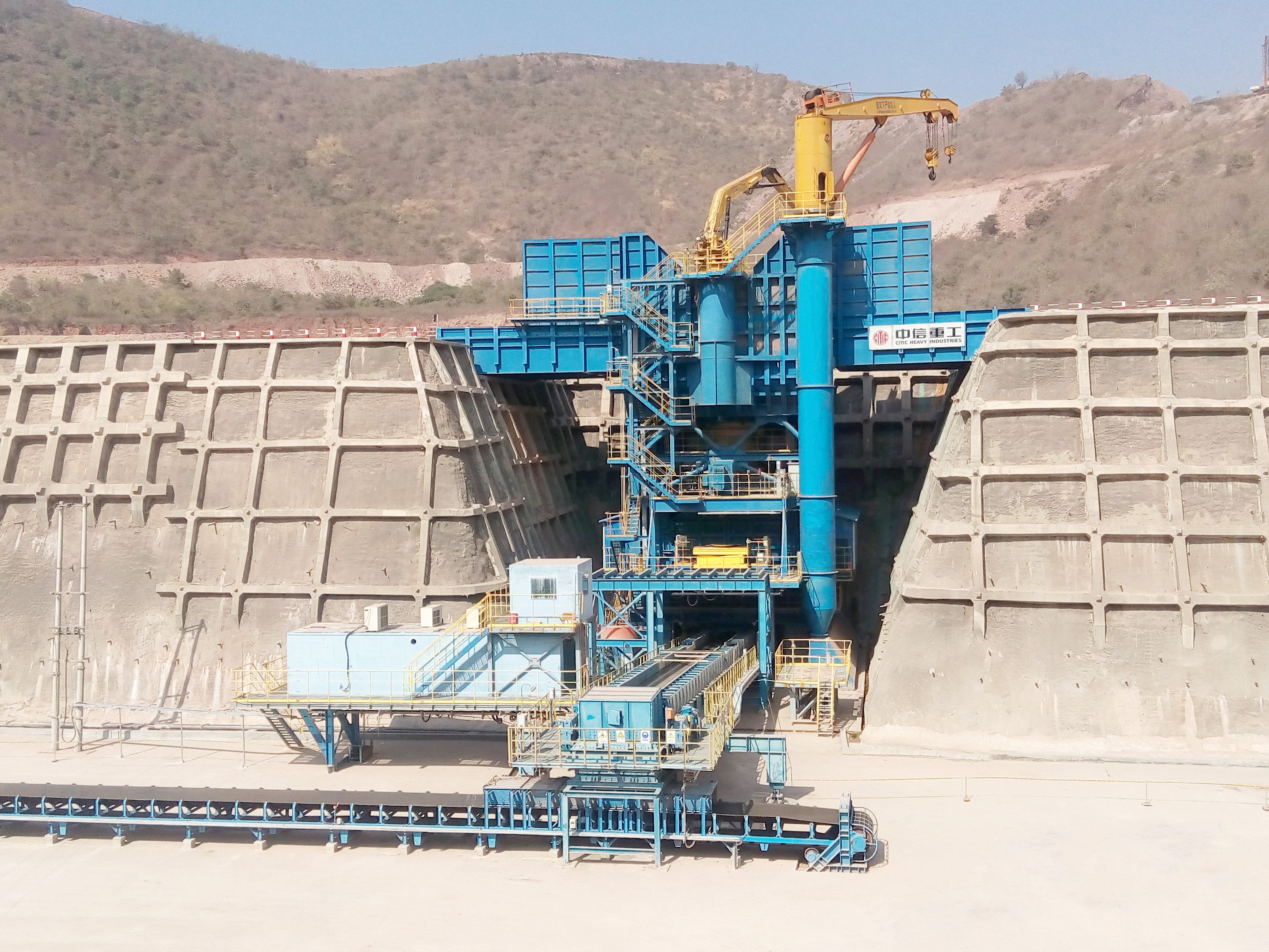 半移动式破碎站