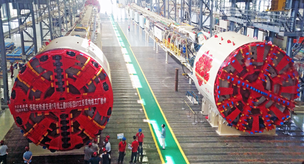 “牡丹号”盾构机总装现场