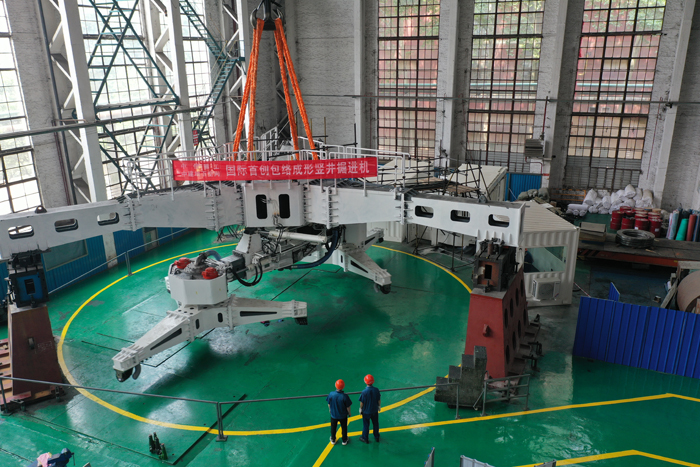 国际首创直径14米特大型竖井掘进机